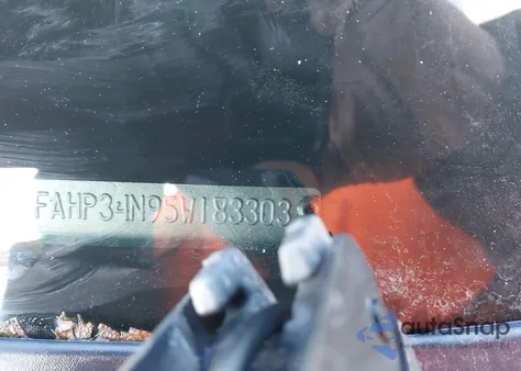 2005 Ford Focus Zx4 z USA, uszkodzony, nr VIN 1FAHP34N95W183303